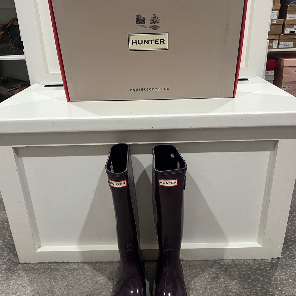 BNIB Hunter Gloss Tall Rain Boots in Purple Urchin (Discontinued Color)